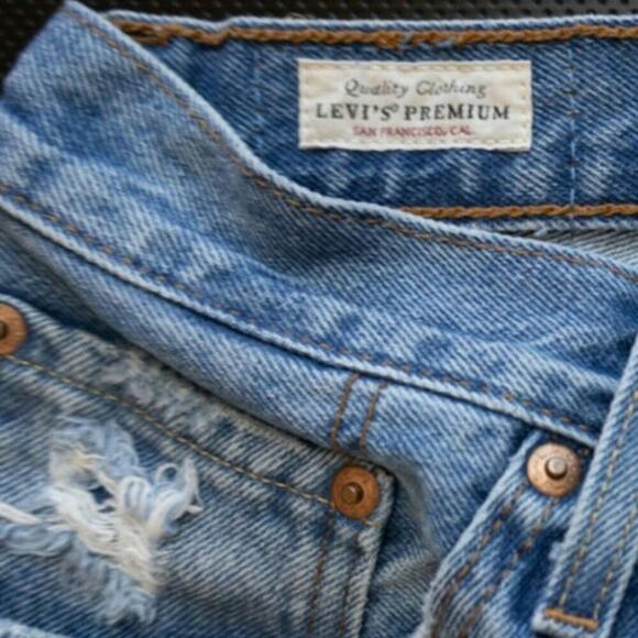 Levi's 501 Demin Shorts Button Fly Ladies W32 - Picture 4 of 9